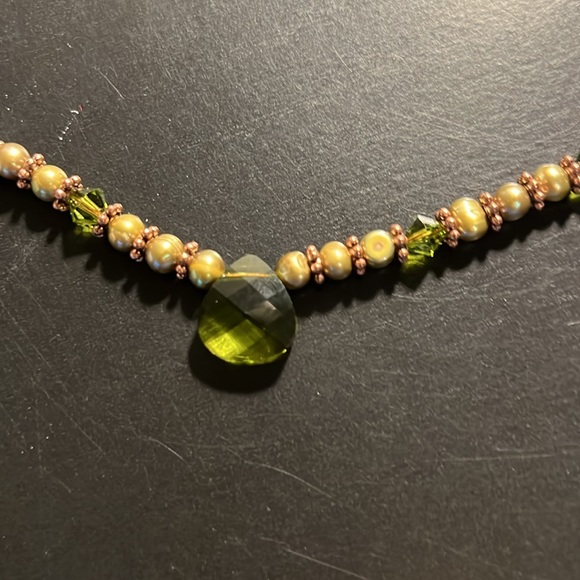 Necklace with  Swarovski crystal pendant and freshwater pearls - Picture 3 of 4